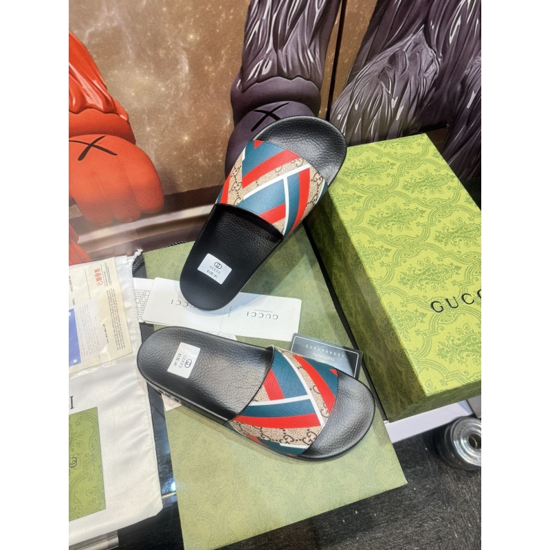 G*u*i slippers